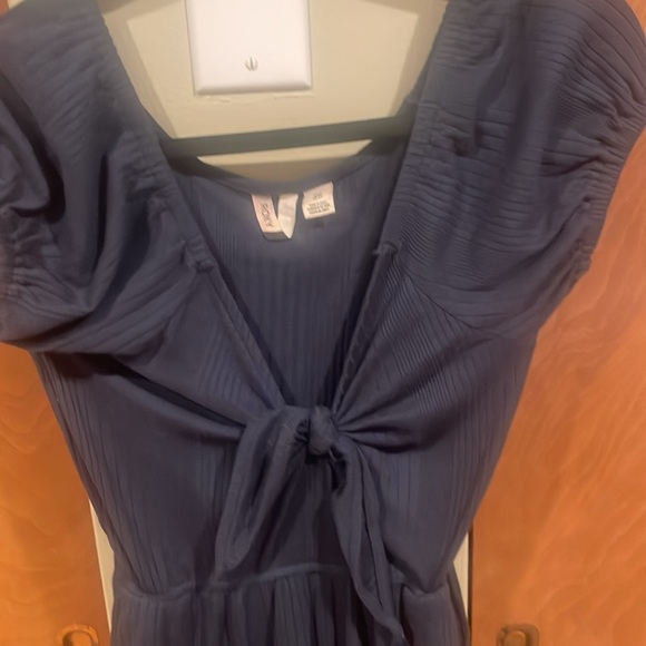 Roxy navy blue jumpsuit with cap sleeves and wide legs. - Picture 2 of 4